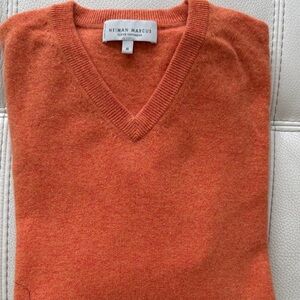 Neiman Marcus Men's V-Neck Sweater in Warm Orange